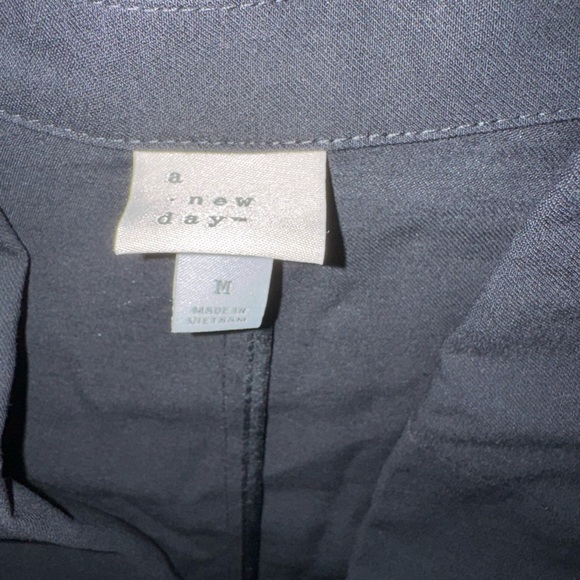 Relaxed Black Button Blazer - Picture 4 of 4